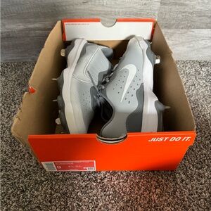 Men's Sz 9 Alpha Hurrache Varsity 4 Low Metal Baseball Cleats New w/Damaged Box